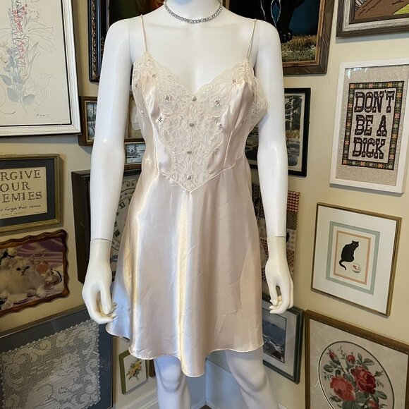 Val Mode Vintage Lingerie Nightgown Lace Trimmed Pearl Buttons Satin Size M - Picture 1 of 5